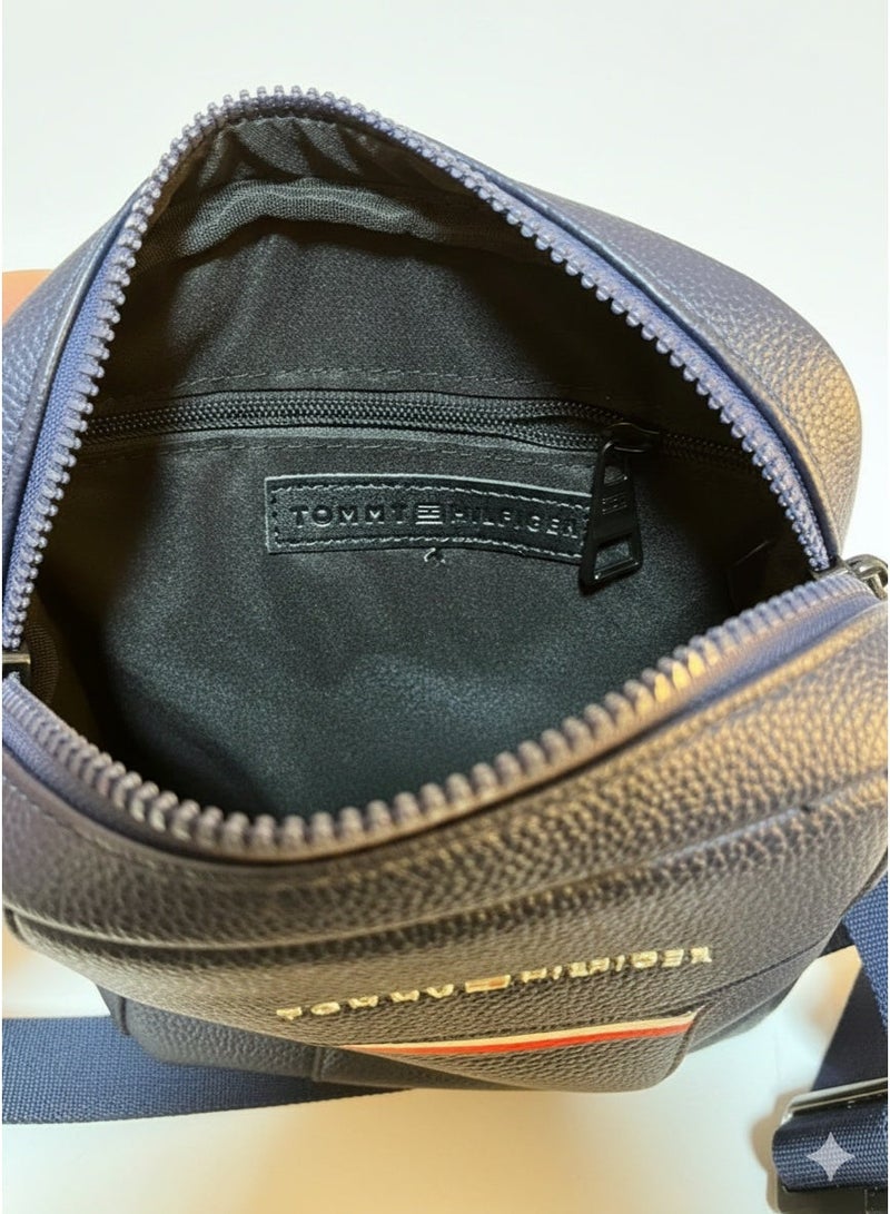 Hilfiger Denim Tommy Hilfiger Men’s Elevated Pebble Grain Crossbody Reporter Bag - Navy - Image 4
